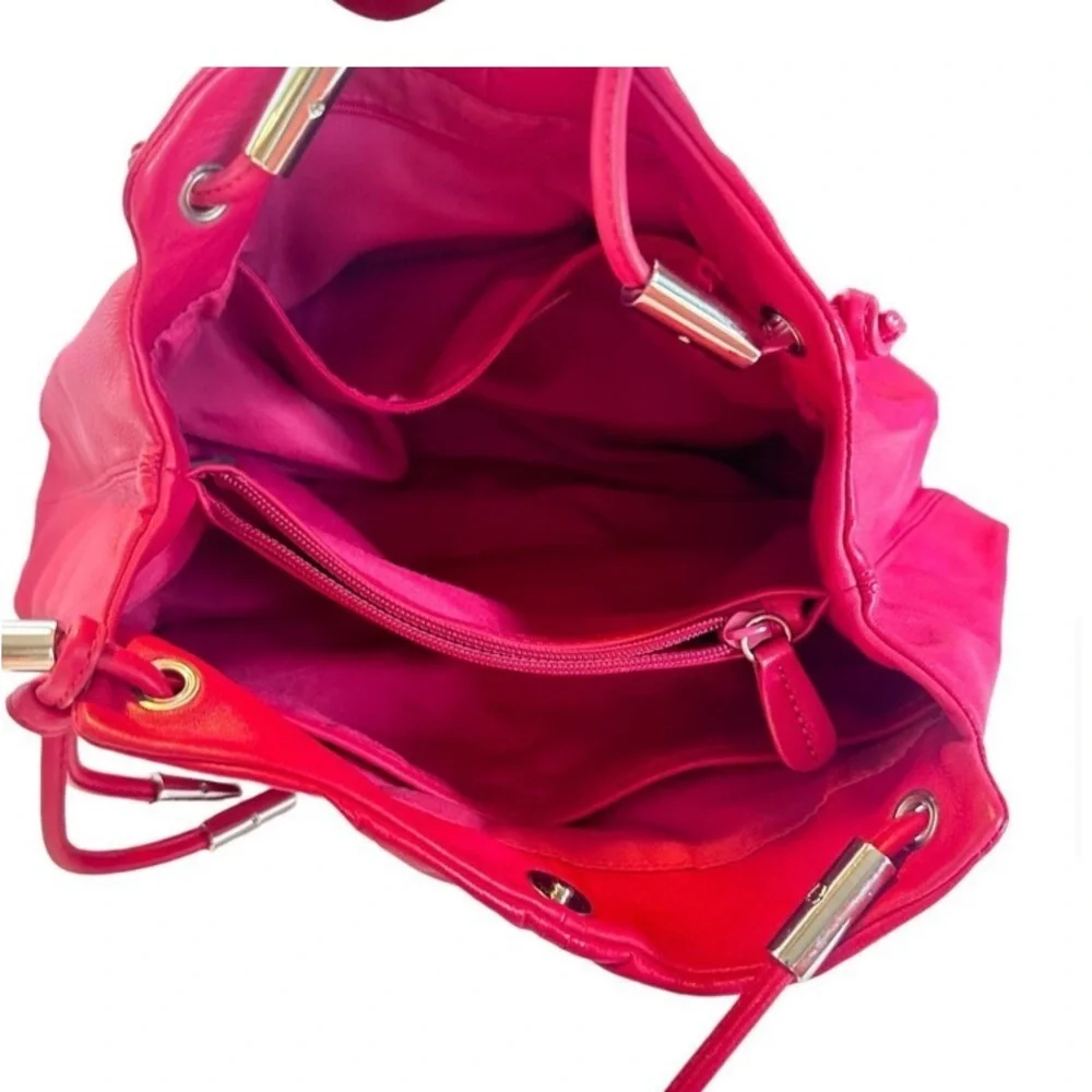 ๐Barbie Pink Etienne Aigner Leather bag with shiny silver hardware Aigner Design - Picture 4 of 8